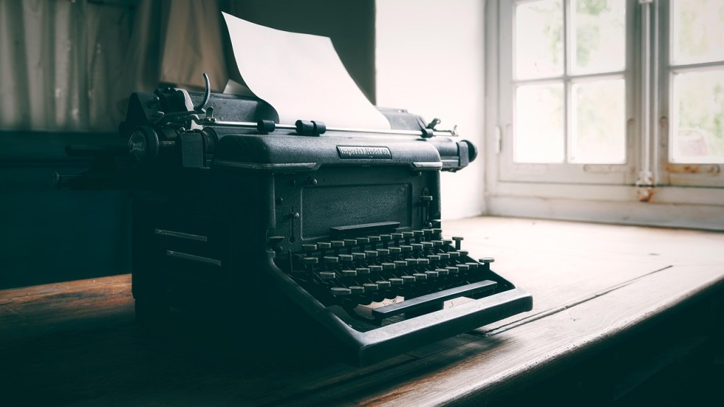 https://pixabay.com/photos/typewriter-write-old-vintage-8622984/